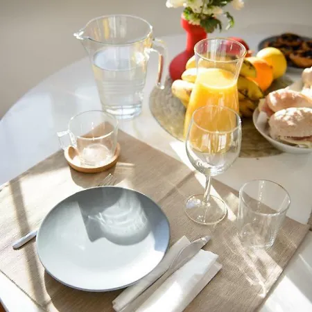 Timeless At The Heart Of The Village Apartment *