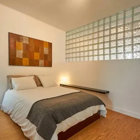 Timeless At The Heart Of The Village Apartment
