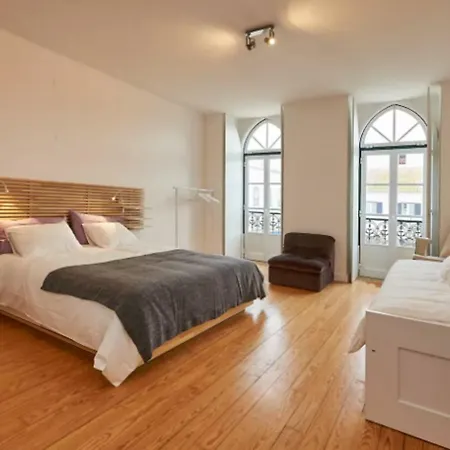 Timeless At The Heart Of The Village Apartment *