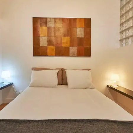 Timeless At The Heart Of The Village Apartment